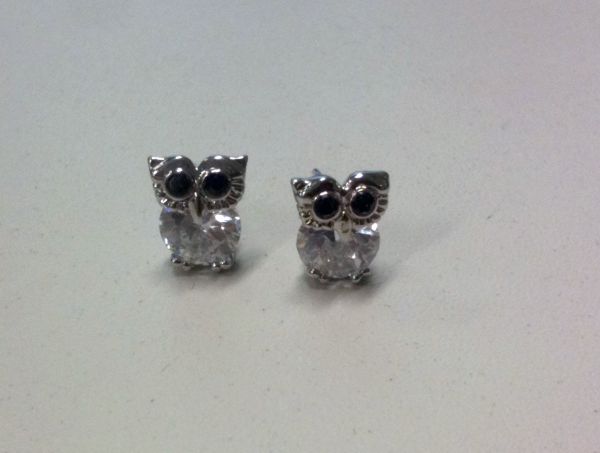 Brinco de coruja com strass