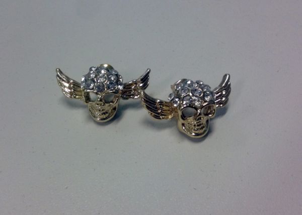 Brinco de caveiras + strass